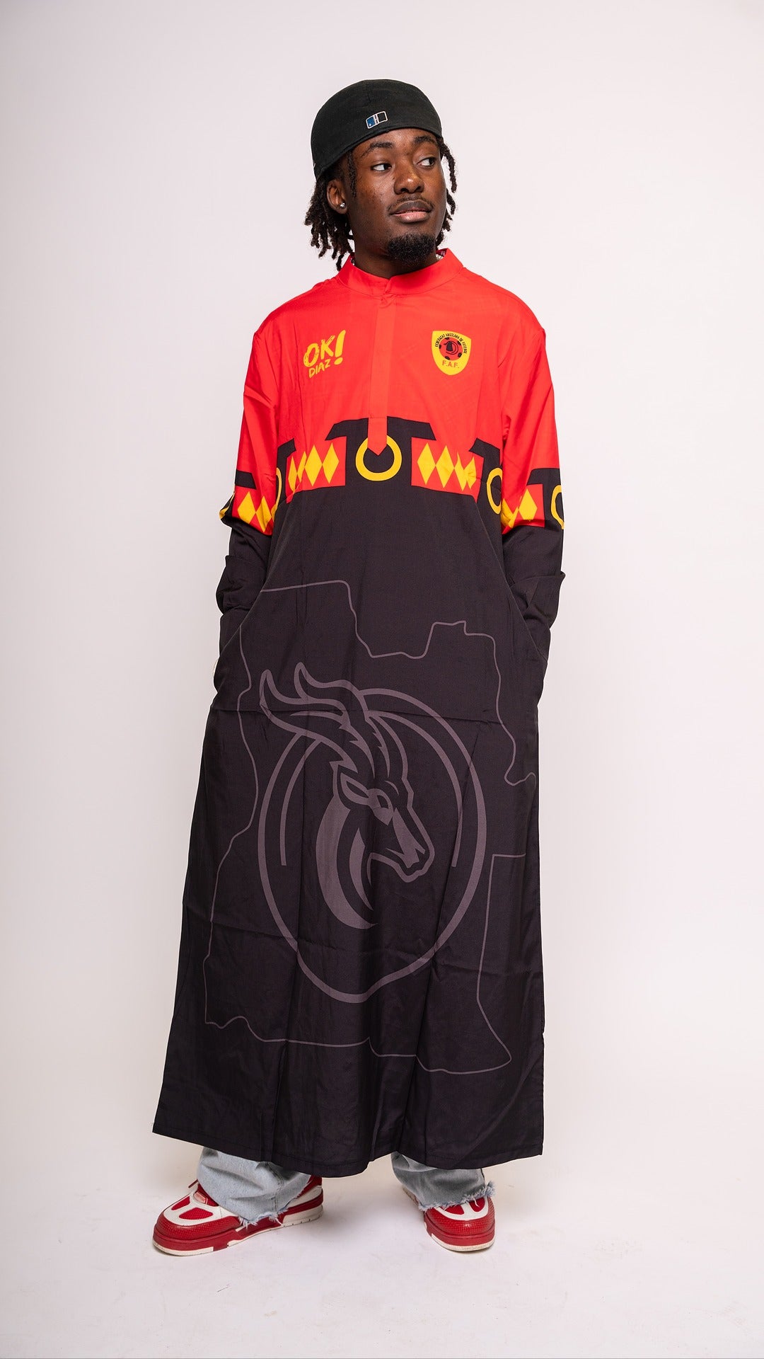 le modèle fait 1m75 et porte la 
taille S