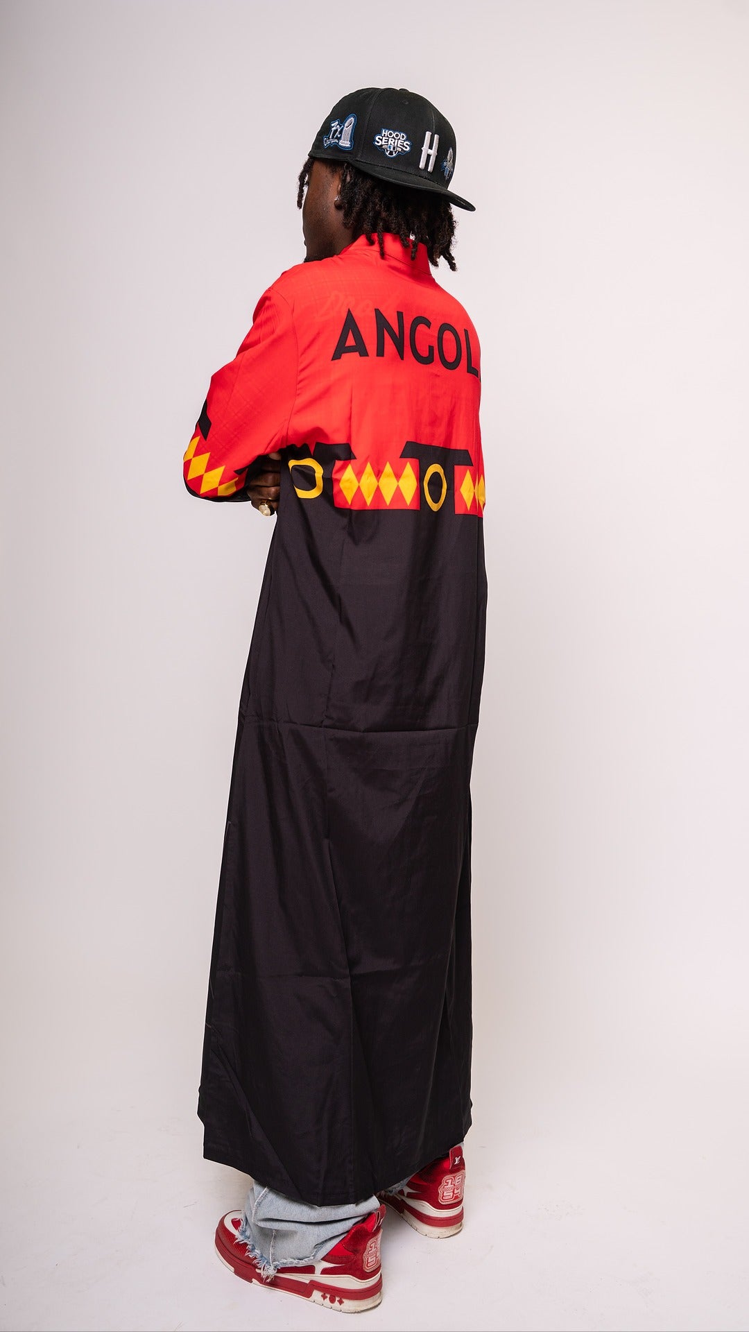 le modèle fait 1m75 et porte la 
taille S