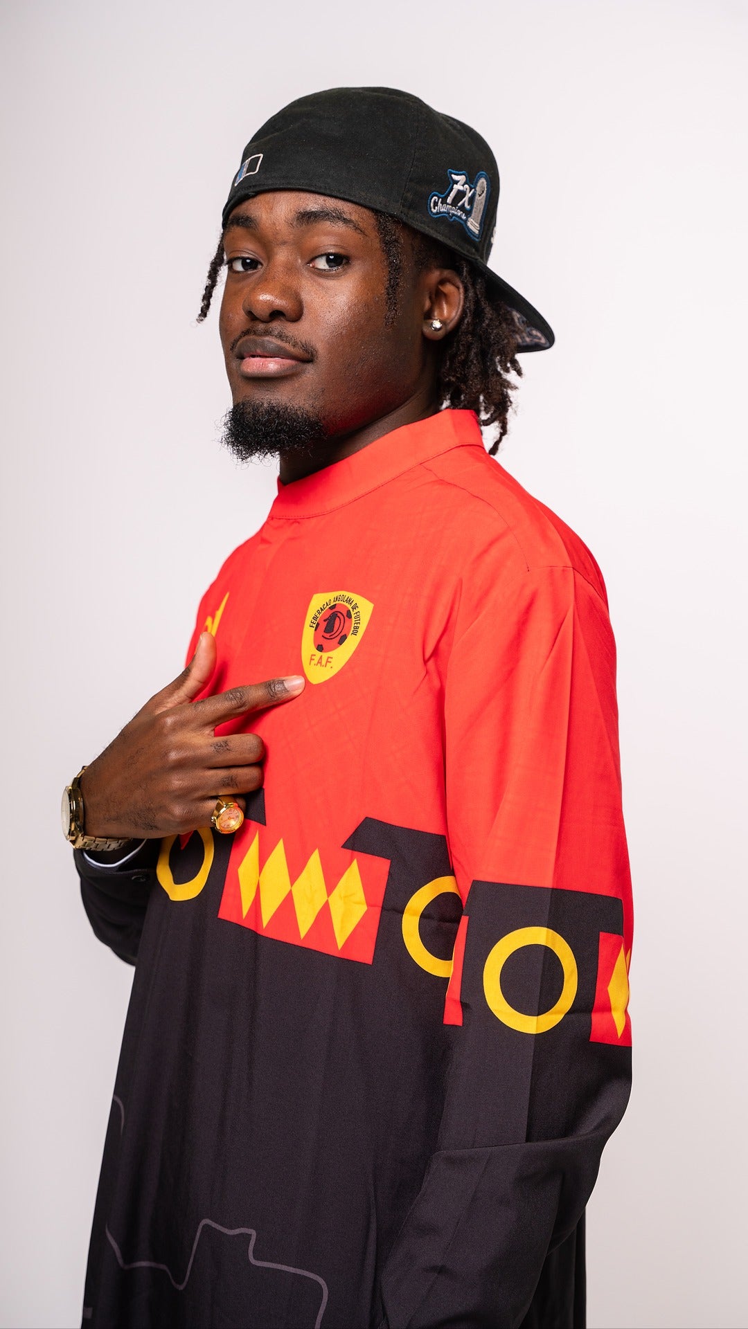 le modèle fait 1m75 et porte la 
taille S