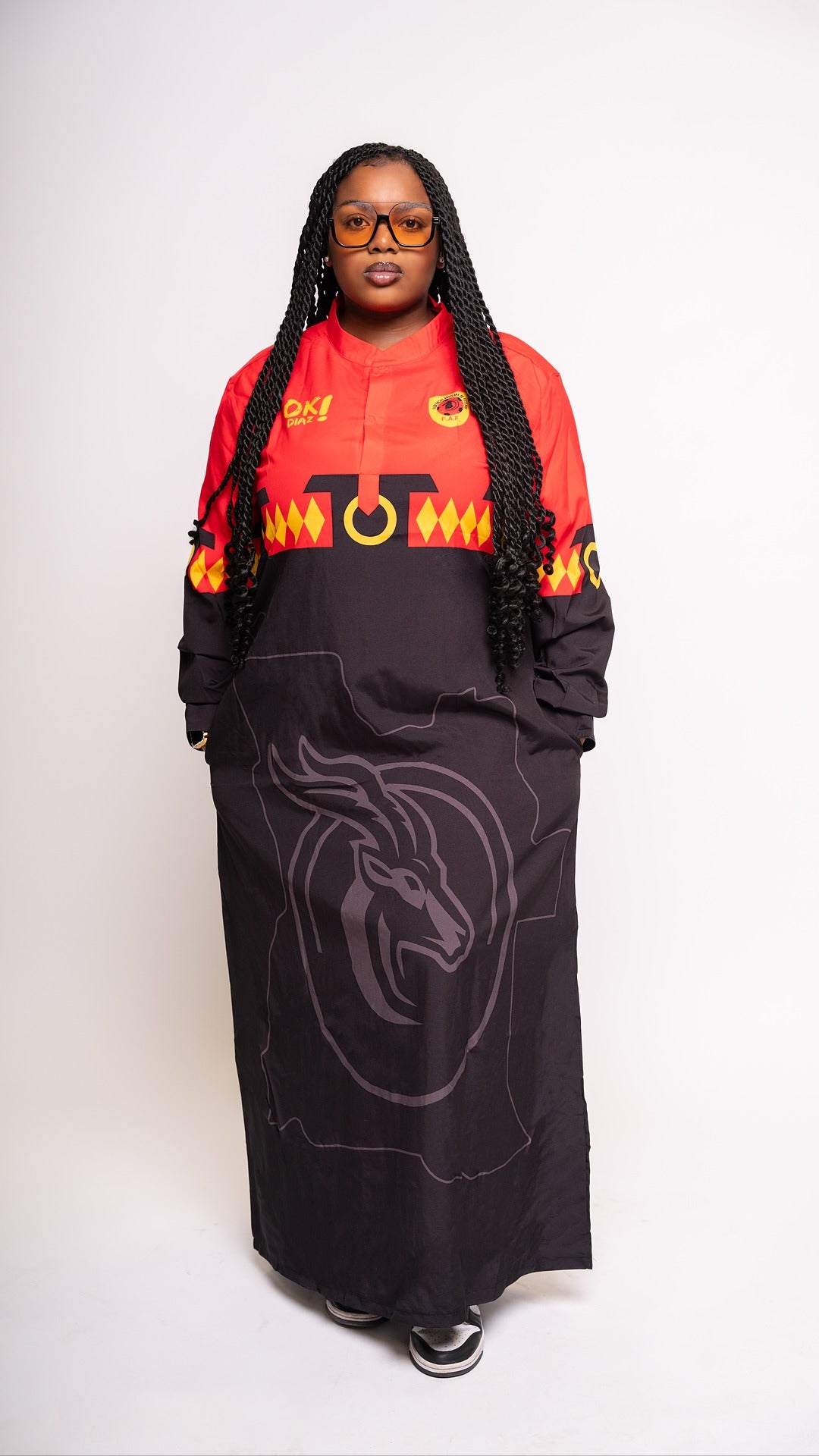 le modèle fait 1m63 et porte la 
taille L