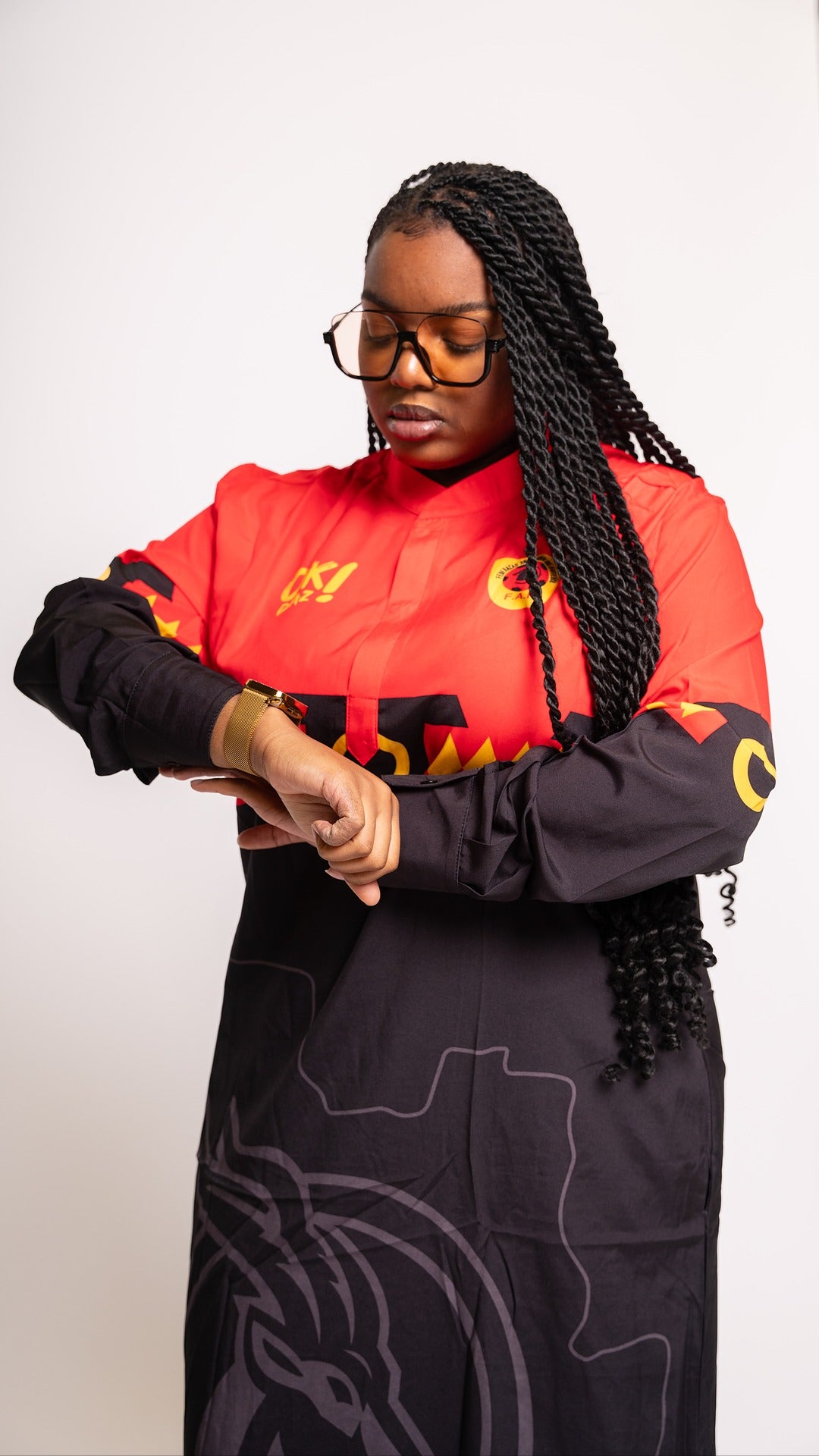 le modèle fait 1m63 et porte la 
taille L